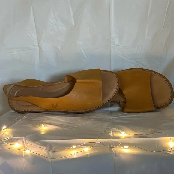 Women's 8M-Born Leather Marigold Slingback Sandals - Picture 4 of 7